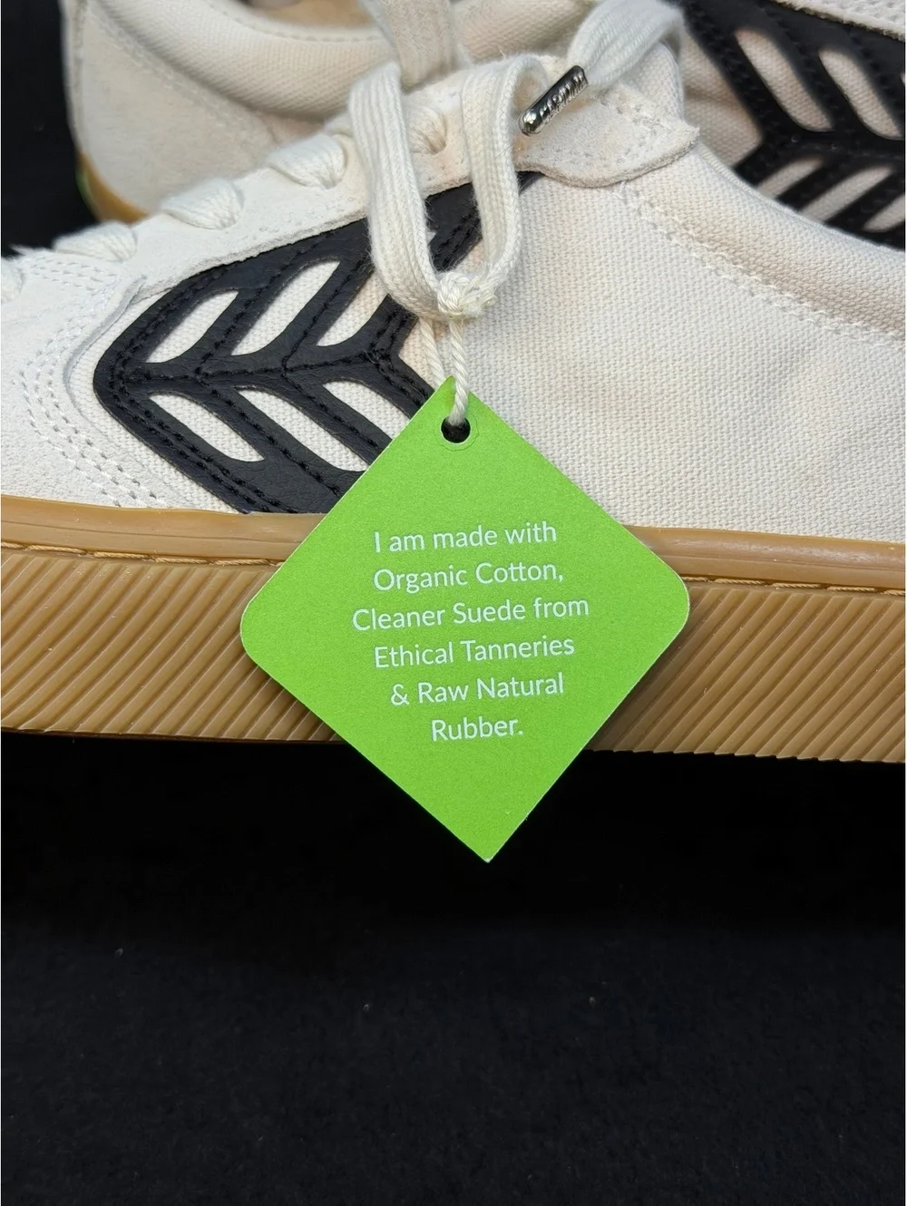 Cariuma men’s size 9 Skate Gum Vintage White Suede and Canvas Sneakers with 9.